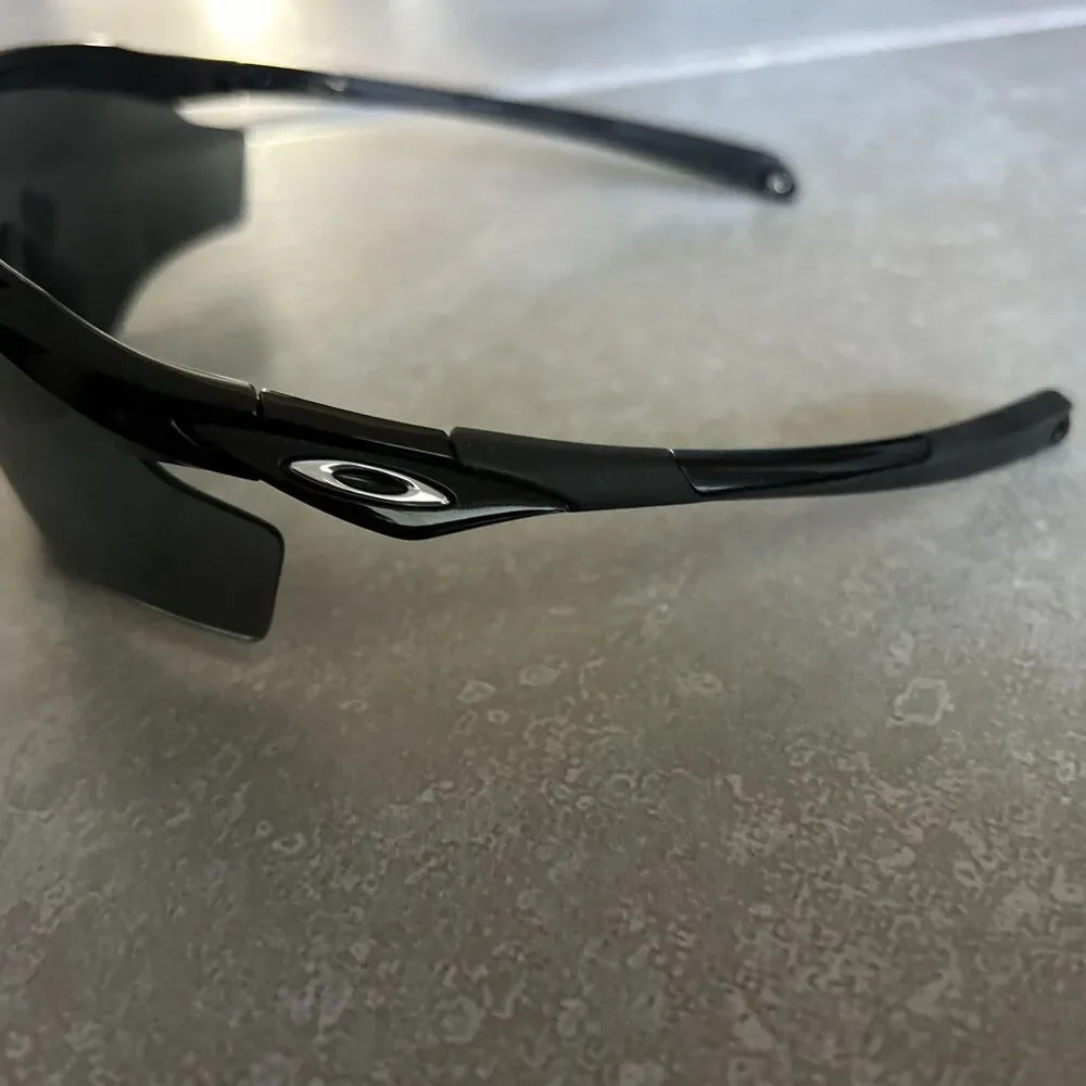 Oakley comes cloth